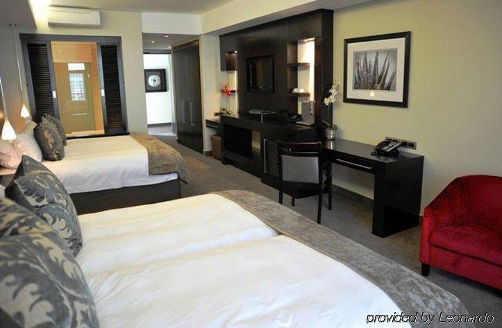 The Fairway Hotel, Spa & Golf Resort Randburg Quarto foto